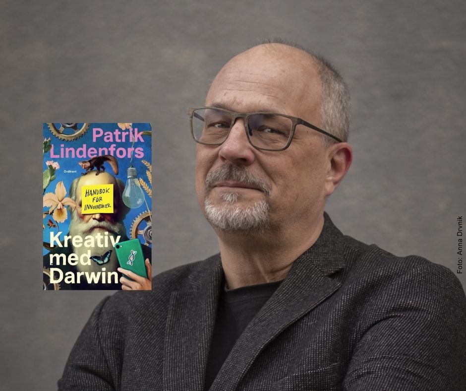Patrik Lindenfors med infällt bokomslag av Kreativ med Darwin